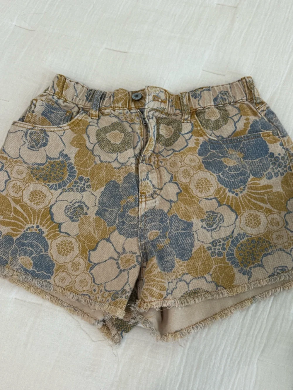 Anthropologie Floral Print Denim Jean Shorts in Blue and Tan - Picture 1 of 2